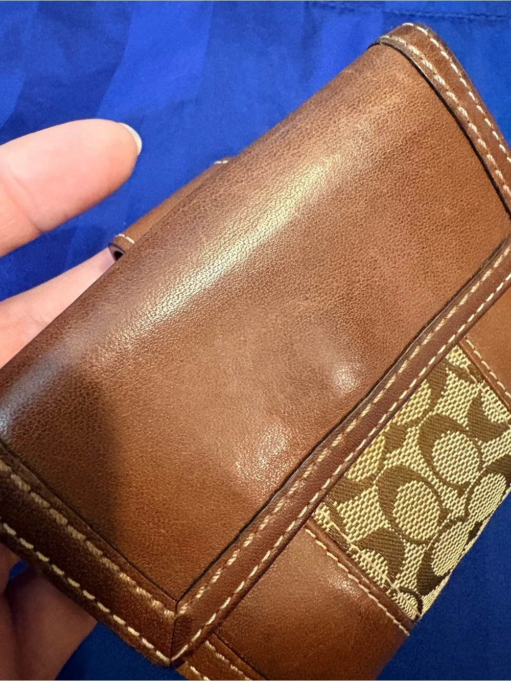 2007 Coach Vintage Y2K Leather Signature Medallion Bifold Wallet